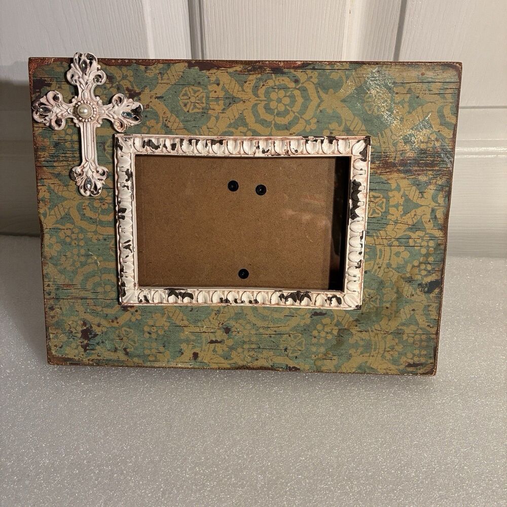 Distressed Green &Tan Picture Frame W/ White Trim &Cross W/ Pearl. 6”x4” Picture
